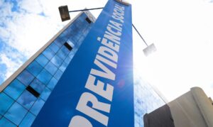 Governo antecipa 13º de aposentados e pensionistas do INSS