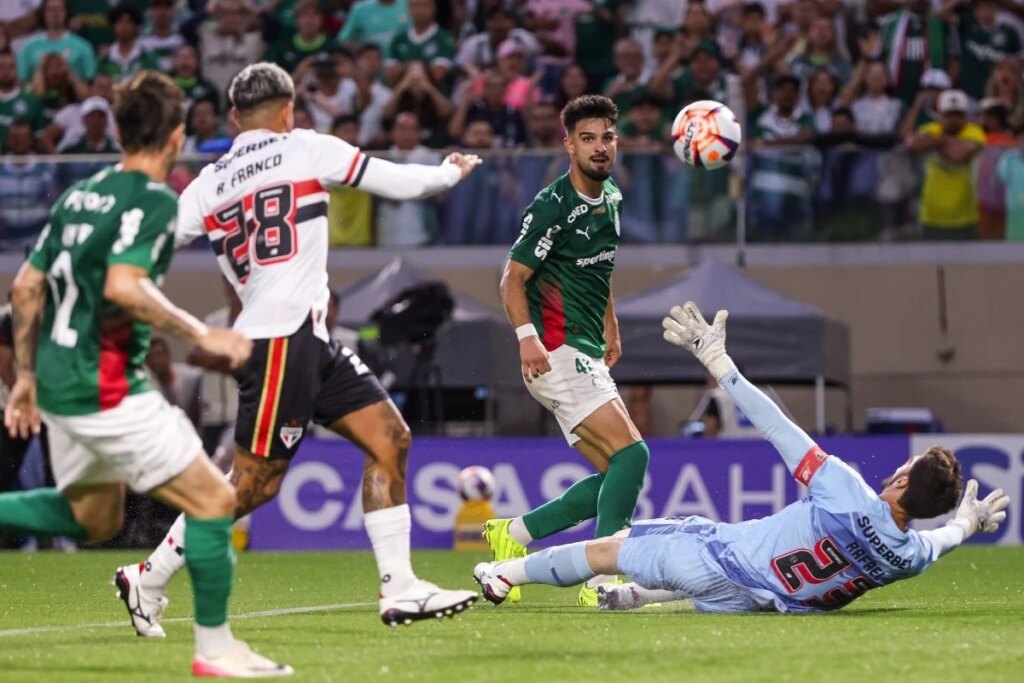 São Paulo tenta quebrar tabu contra Palmeiras em briga pela liderança