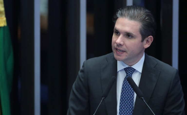 hugo motta discursa no plenário