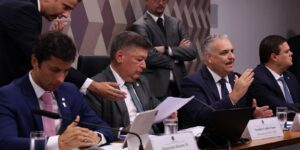 CPMI do INSS: sessão é paralisada após atrito entre oposição e governo