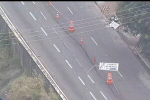 Avenida do Estado tem trecho interditado após rachaduras e afundamento do asfalto no centro de SP