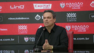 Adson Batista avalia atuação na Copa Centro-Oeste e justifica saída de Kevin Ramirez: “Não conseguiu entregar”