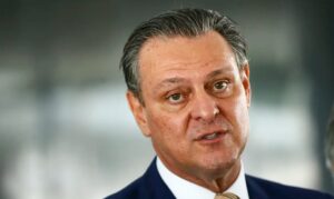 ‘DOU’ Extra: Carlos Fávaro e Paulo Teixeira deixam ministérios para disputarem eleição