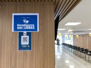 Detran-DF oferece atendimento com mediação em Libras