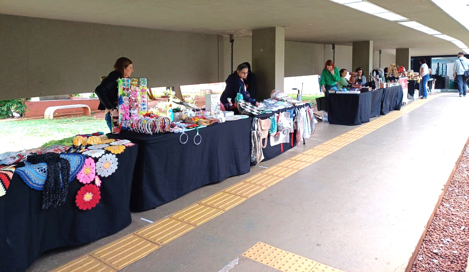Feira Raízes do Entorno homenageia Dia da Mulher com artesanato da Ride