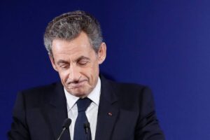 Ex-presidente francês Sarkozy nega atos ‘de corrupção’ em julgamento de recurso por financiamento líbio de campanha