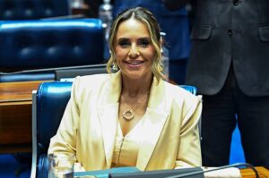 Roberta Acioly toma posse como senadora por Roraima