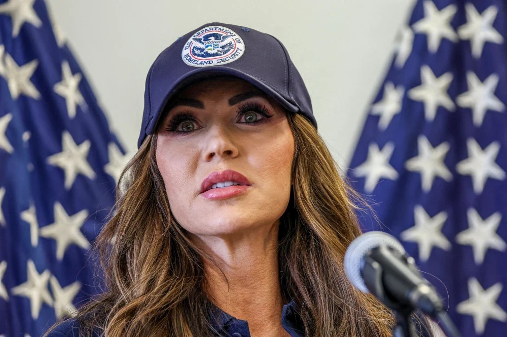 Secretária de Segurança dos EUA é questionada no Congresso sobre políticas migratórias