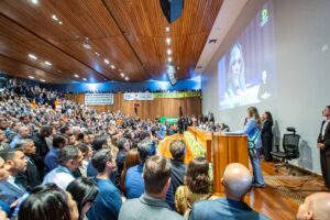 Celina Leão assume governo do DF após renúncia de Ibaneis Rocha