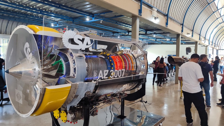 Primeira turma de mecânicos aeronáuticos inicia curso em Brasília