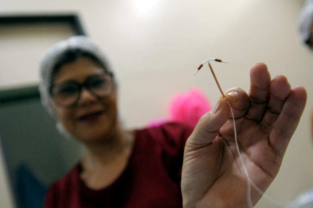 Reforma tributária isenta absorventes e reduz imposto do DIU, mas falta de regulamentação preocupa