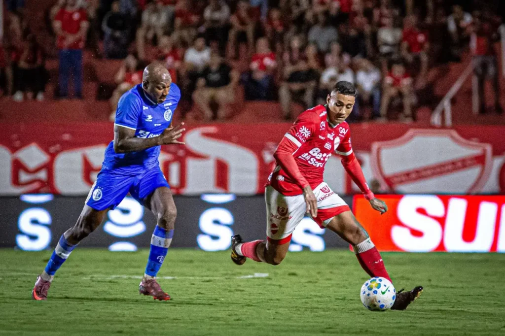 Após empate sem gols, Vila Nova perde nos pênaltis para o Confiança e se despede da Copa do Brasil