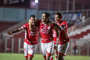 Vila Nova aplica goleada no Operário-MS e vence a primeira na Copa Centro-Oeste