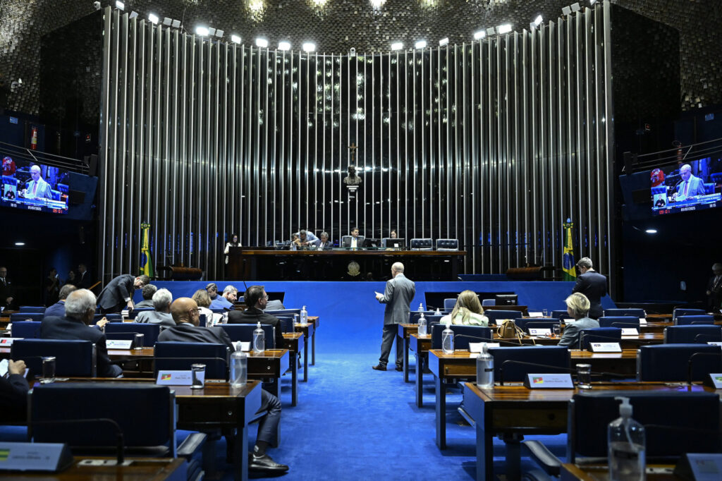 Plenário vota reajuste salarial para forças de segurança do DF