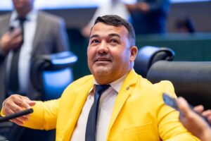 Distritais da base que votaram contra BRB permanecerão com o governo