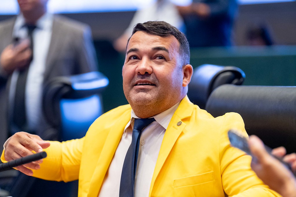 Distritais da base que votaram contra BRB permanecerão com o governo