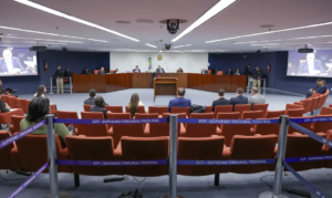 STF retoma julgamento sobre benefícios acima do teto constitucional