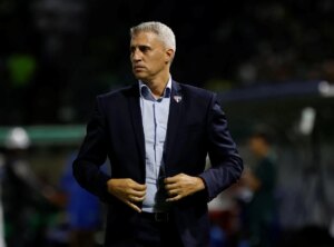 São Paulo anuncia saída de Hernán Crespo do comando técnico do clube