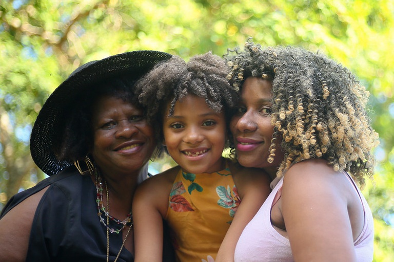 Brasil atinge menor índice histórico de fome em lares de mulheres negras