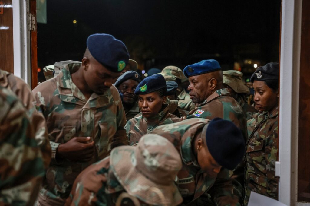 África do Sul prevê mobilizar o Exército por um ano para combater o crime organizado