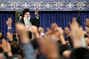 Como deve funcionar a sucessão de Ali Khamenei, líder supremo do Irã morto por EUA e Israel