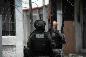 MPRJ denuncia dez policiais por invasões e obstrução de câmeras na Operação Contenção