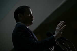 Rubio diz que EUA não ‘atacaria deliberadamente’ uma escola após bombardeio denunciado pelo Irã