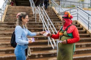 Secretaria de Educação do DF leva EJA às ruas para incentivar estudos