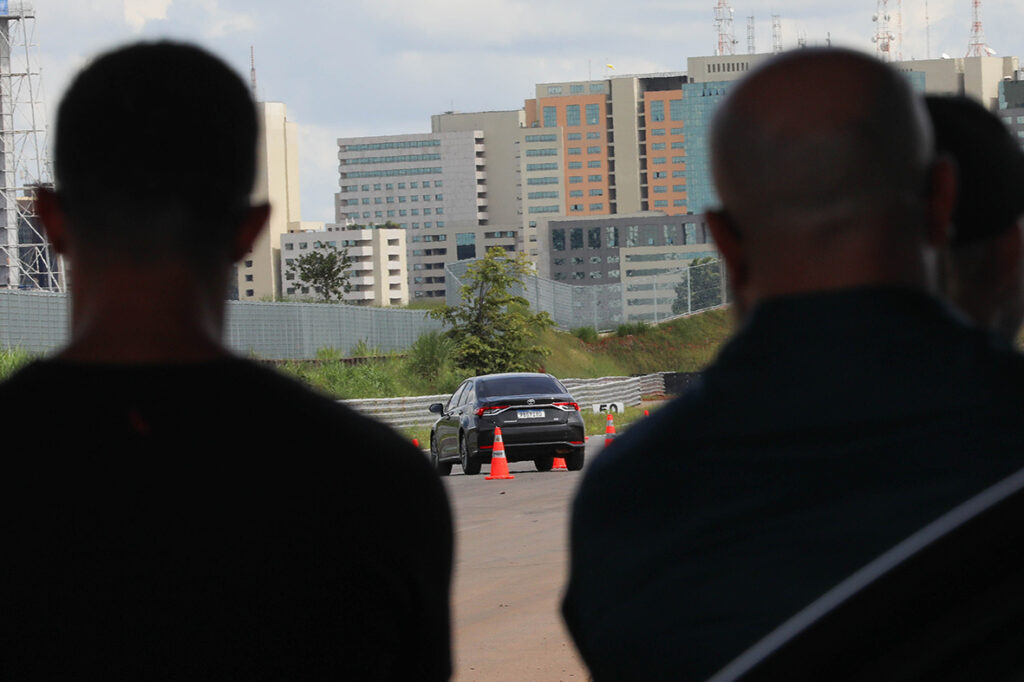 Autódromo de Brasília sedia treinamento de direção defensiva para motoristas do TCDF