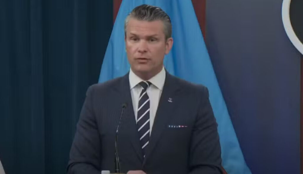 Guerra contra o Irã ‘não é exercício de construção da democracia’, diz secretário americano de Defesa