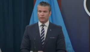 Guerra contra o Irã ‘não é exercício de construção da democracia’, diz secretário americano de Defesa