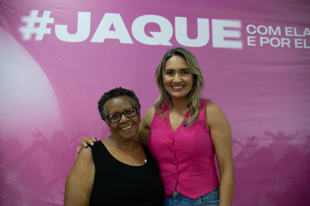 Homenagem reúne cerca de trezentas mulheres em celebração ao Dia Internacional da Mulher