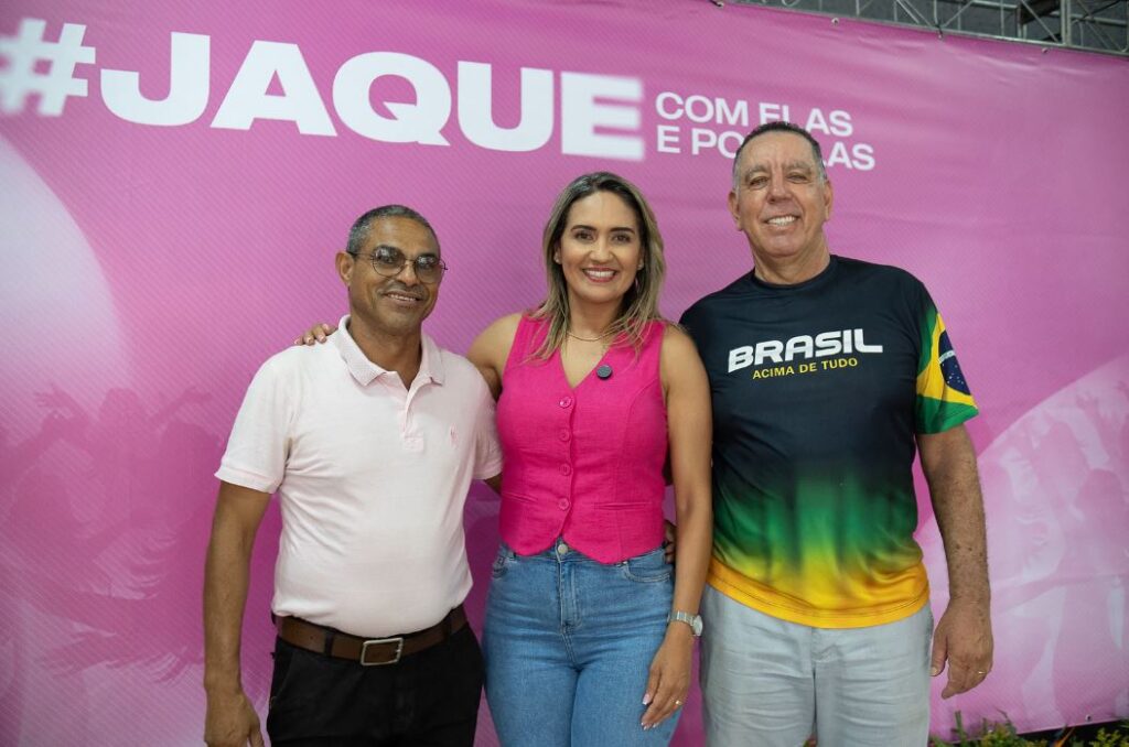 Homenagem reúne cerca de trezentas mulheres em celebração ao Dia Internacional da Mulher