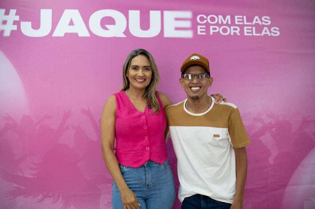 Homenagem reúne cerca de trezentas mulheres em celebração ao Dia Internacional da Mulher