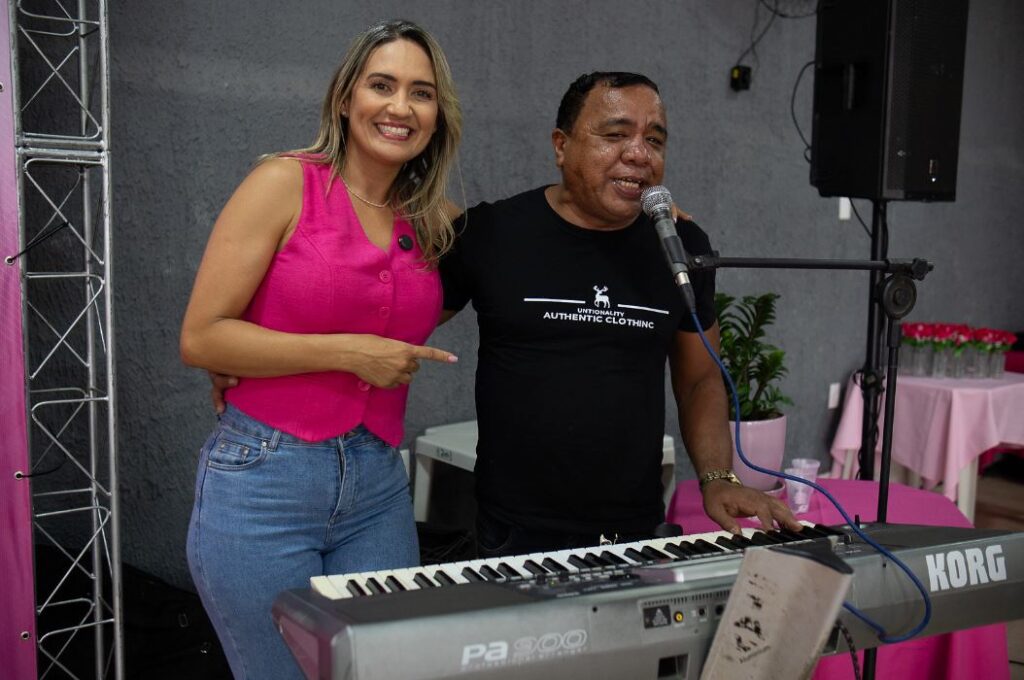 Homenagem reúne cerca de trezentas mulheres em celebração ao Dia Internacional da Mulher