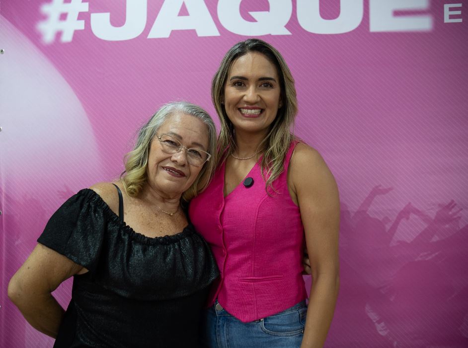 Homenagem reúne cerca de trezentas mulheres em celebração ao Dia Internacional da Mulher