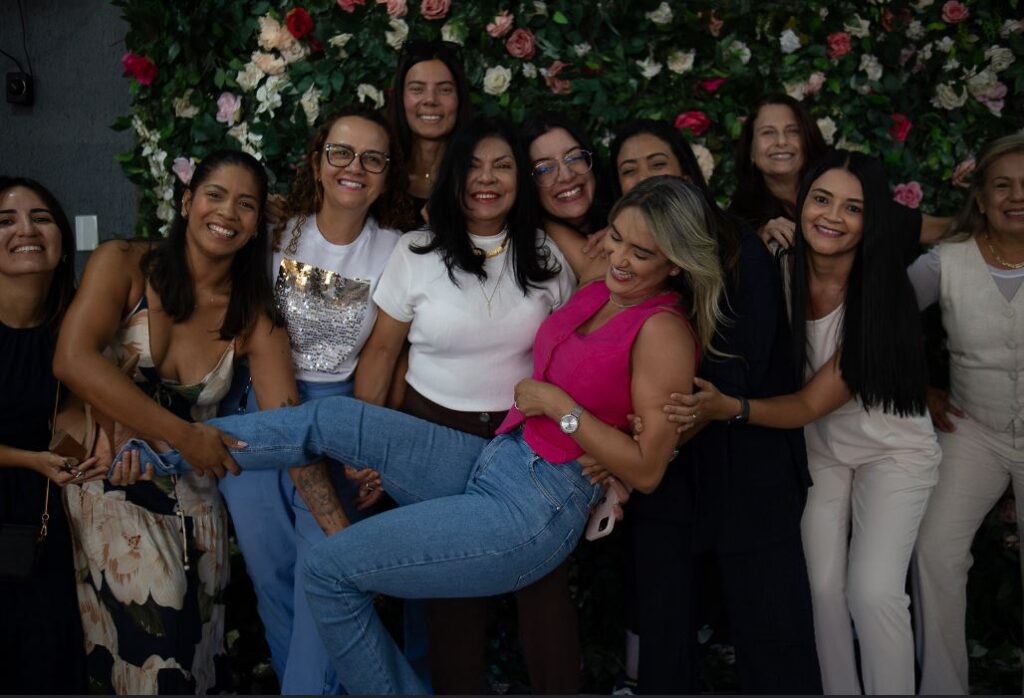 Homenagem reúne cerca de trezentas mulheres em celebração ao Dia Internacional da Mulher
