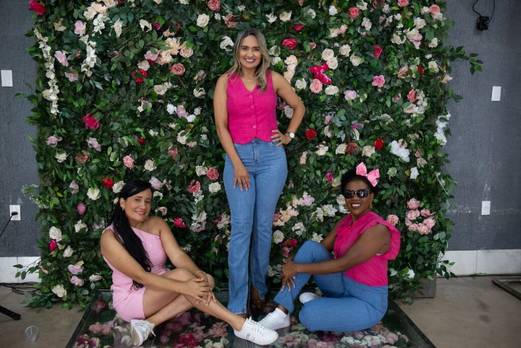 Homenagem reúne cerca de trezentas mulheres em celebração ao Dia Internacional da Mulher