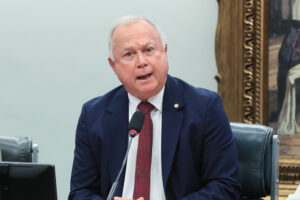 Escala 6×1: existe risco de que debate seja contaminado por demagogia e populismo, diz relator