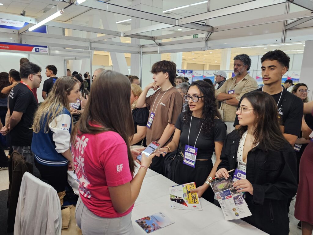 Salão do Estudante reúne universidades estrangeiras em Brasília