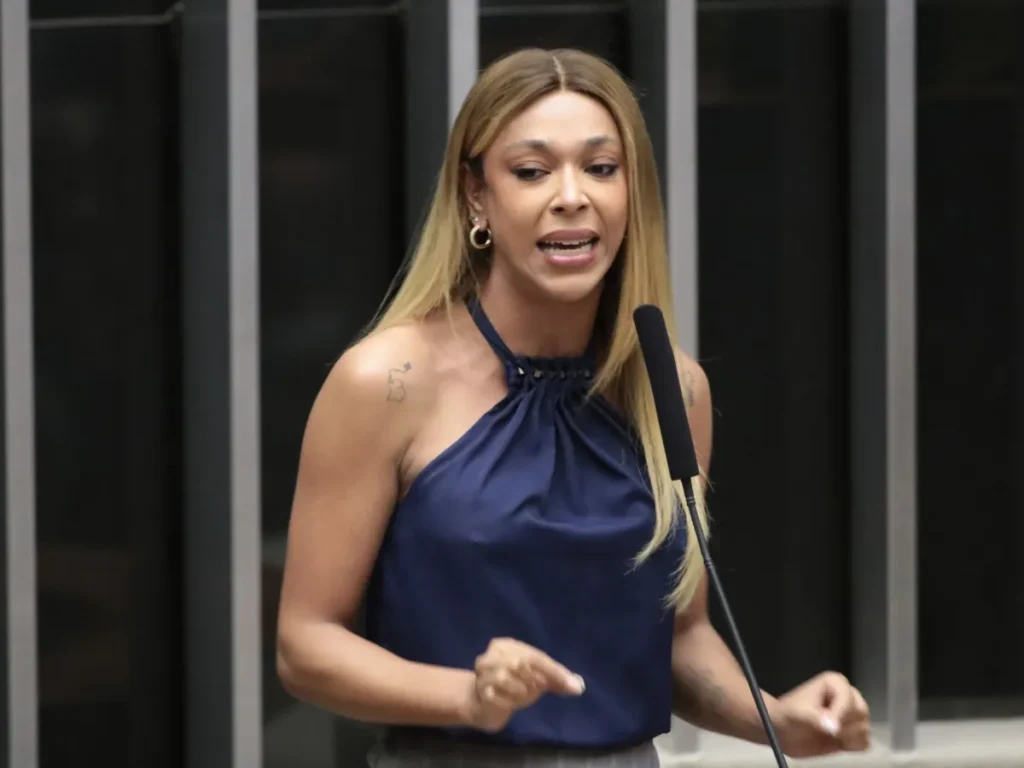 Erika Hilton na Comissão da Mulher expõe divisão na esquerda sobre pauta trans