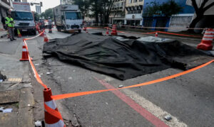 Explosão abre buraco na Rua da Consolação e interdita via em São Paulo