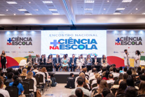 SEEDF participa de encontro para instalar laboratórios maker em escolas do DF