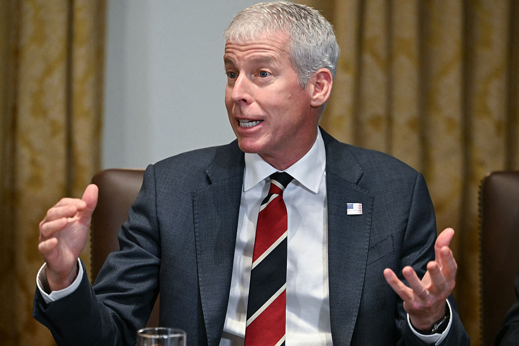 Secretário de Energia dos EUA apaga publicação sobre petroleiro escoltado pela Marinha em Ormuz