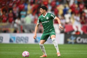 Jogador do Palmeiras, Piquerez se machuca em amistoso do Uruguai