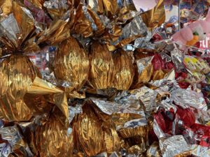 Tradição da compra supera a alta dos preços dos ovos de Páscoa