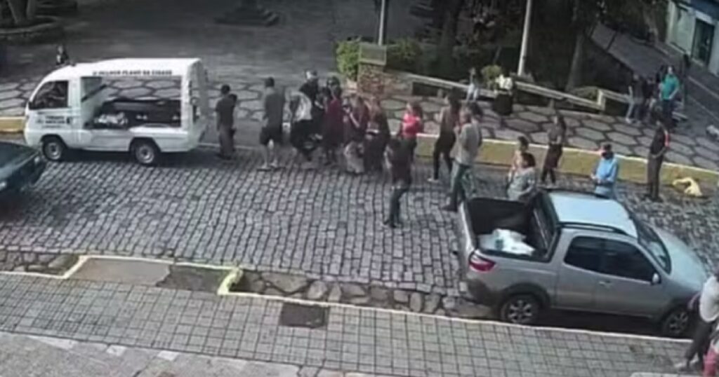 Mulher é baleada durante velório da mãe no interior de Minas Gerais