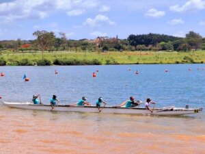 No Dia das Mulheres, remadoras 60+ desafiam padrões no Lago Paranoá