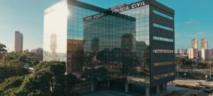 Suspeito de transmitir maus-tratos de animais pela internet é preso pela polícia em Fortaleza