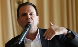 Paes volta a criticar prisão de ex-secretário, vê uso político da polícia e diz ter recebido admissão de erro